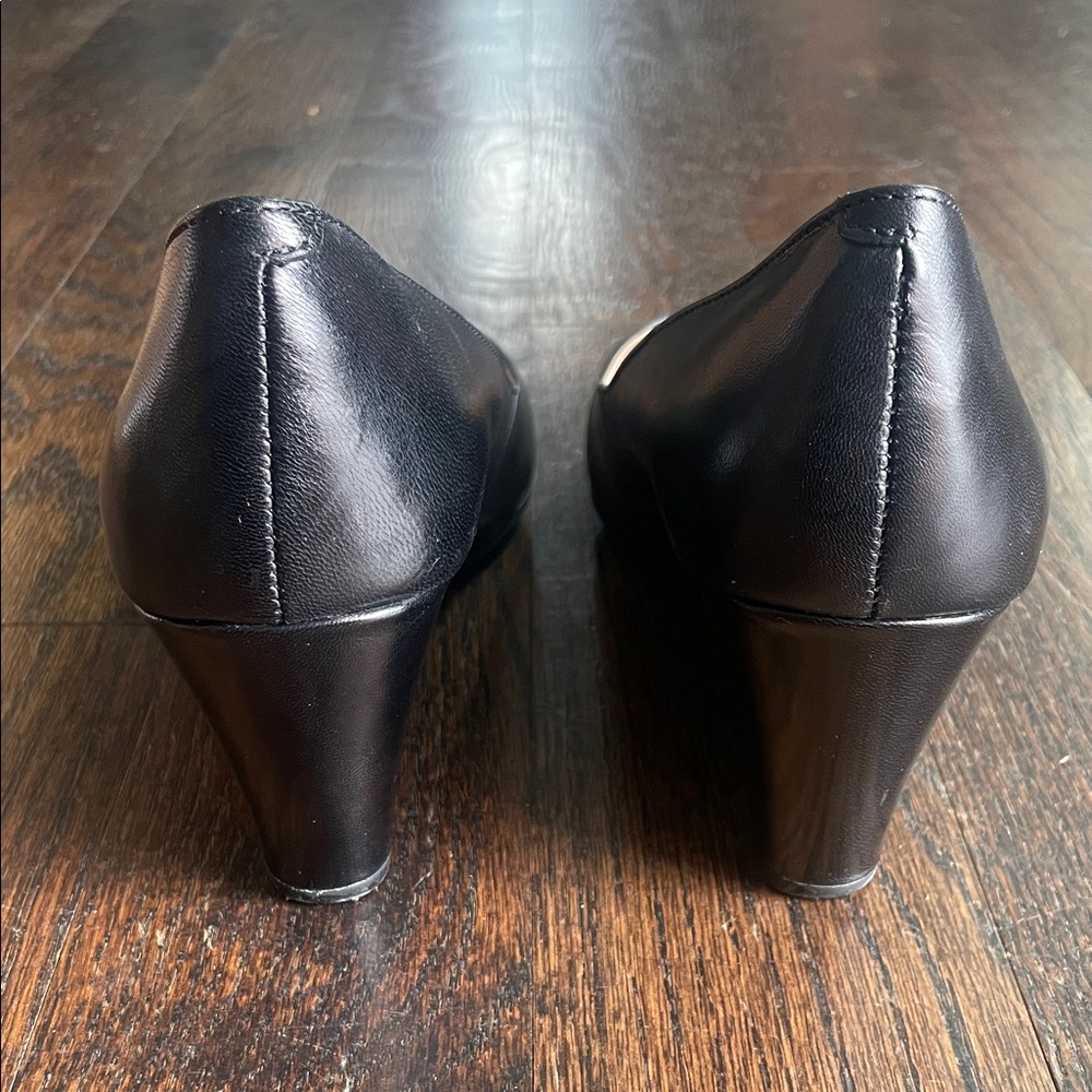 Nine West Classic Black Wedge Shoes - Picture 4 of 6